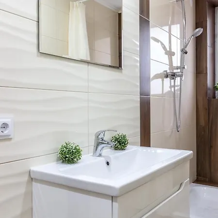 Center Vip * リヴィウ